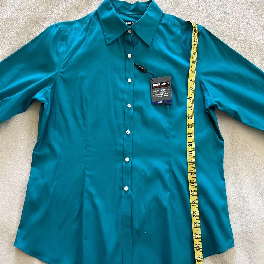 NWT - 3/4 Length Sleeve - Button Front top - L - Aqua blue